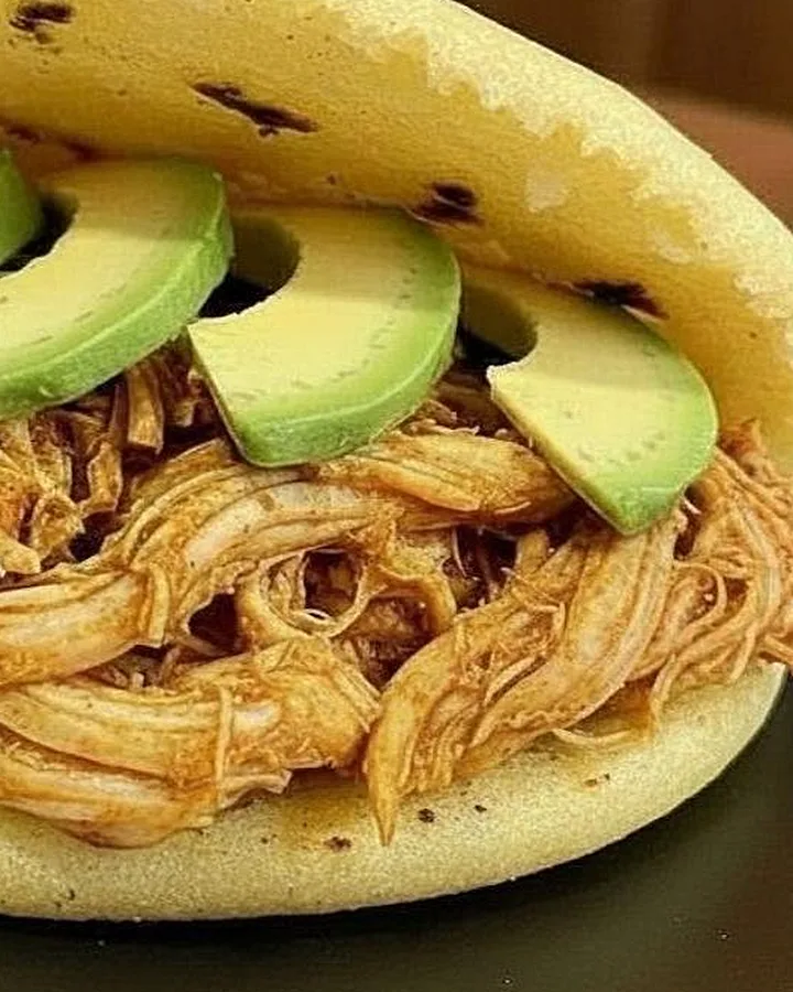 Perfil de la arepa sobre el plato